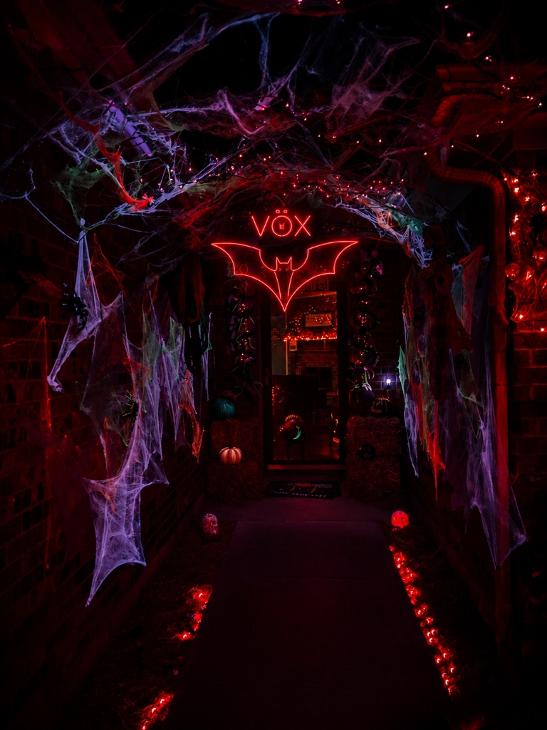Túnel e portal cenográfico oficial decorado no evento VÖX Halloween